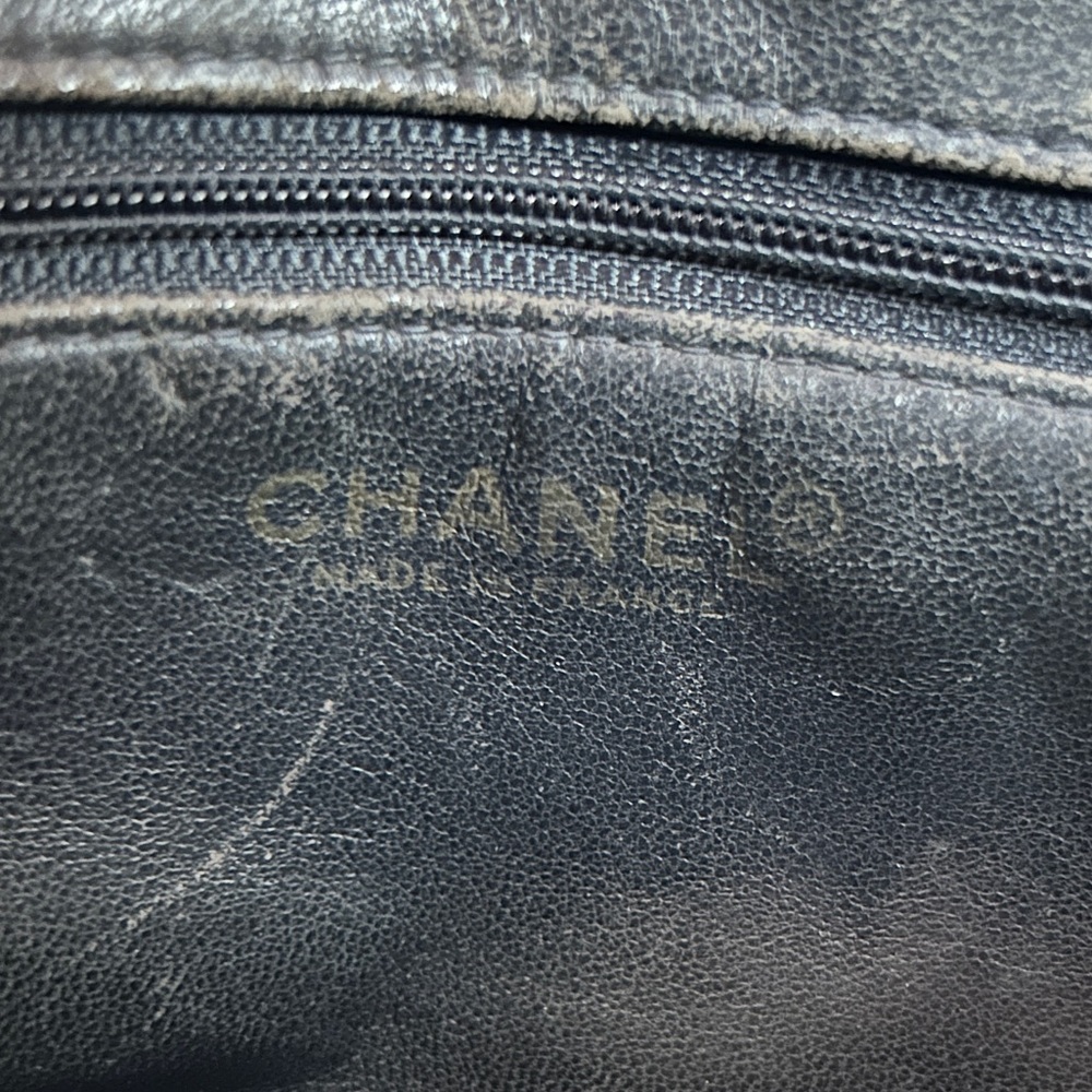 CHANEL Quilted Large Logo Black Calfskin Gold Medallion Tote - Picture 17 of 17